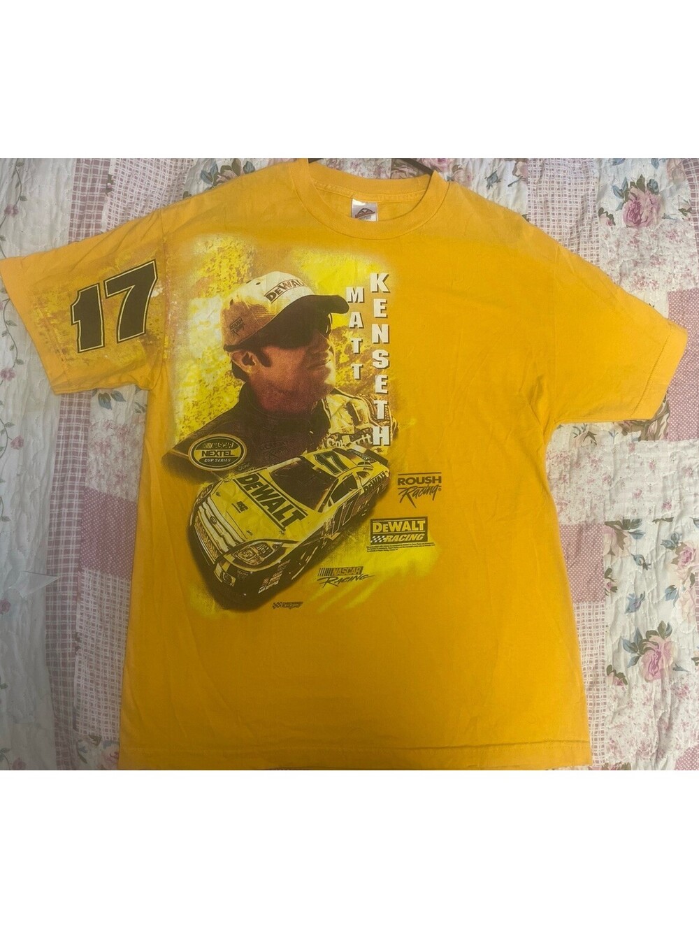 Vintage Matt Kenseth #17 Yellow NASCAR T-Shirt Men's Large Dewalt Roush Racing